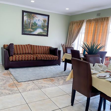 Oasis Of Life Guest House Witbank Ngoại thất bức ảnh