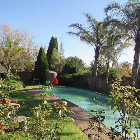 Oasis Of Life Guest House Witbank Ngoại thất bức ảnh