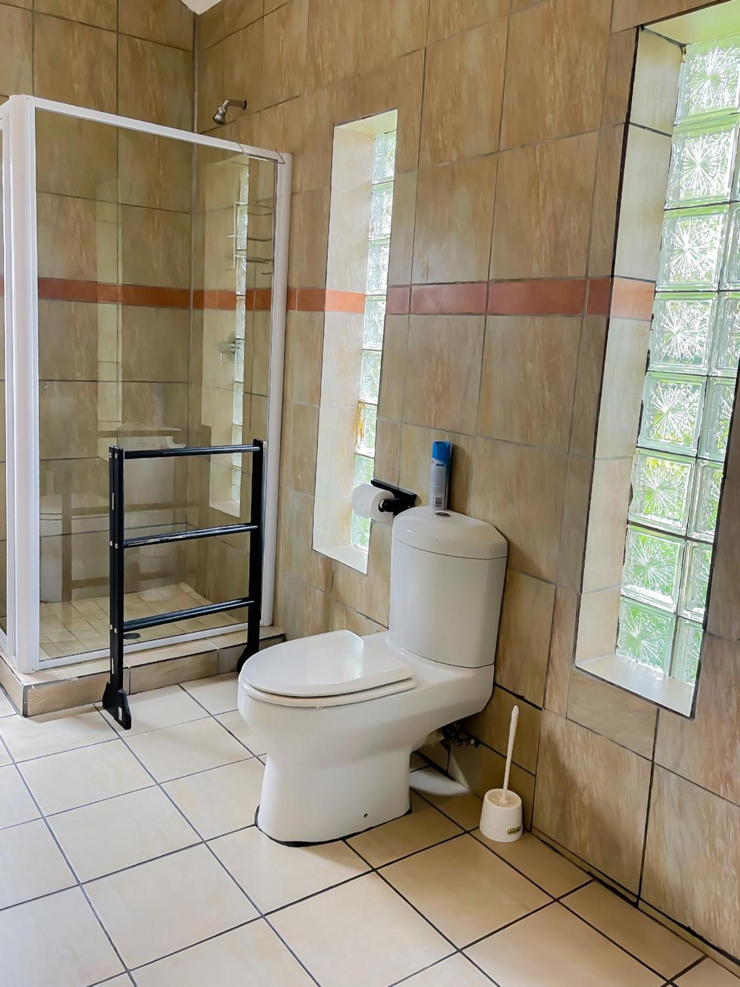 Oasis Of Life Guest House Witbank Ngoại thất bức ảnh