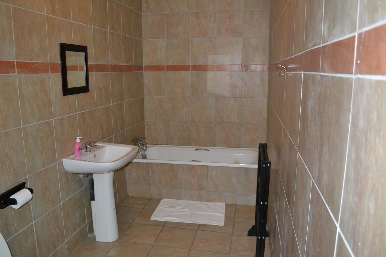 Oasis Of Life Guest House Witbank Ngoại thất bức ảnh