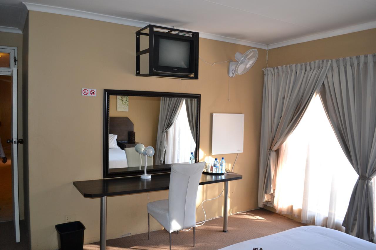 Oasis Of Life Guest House Witbank Ngoại thất bức ảnh