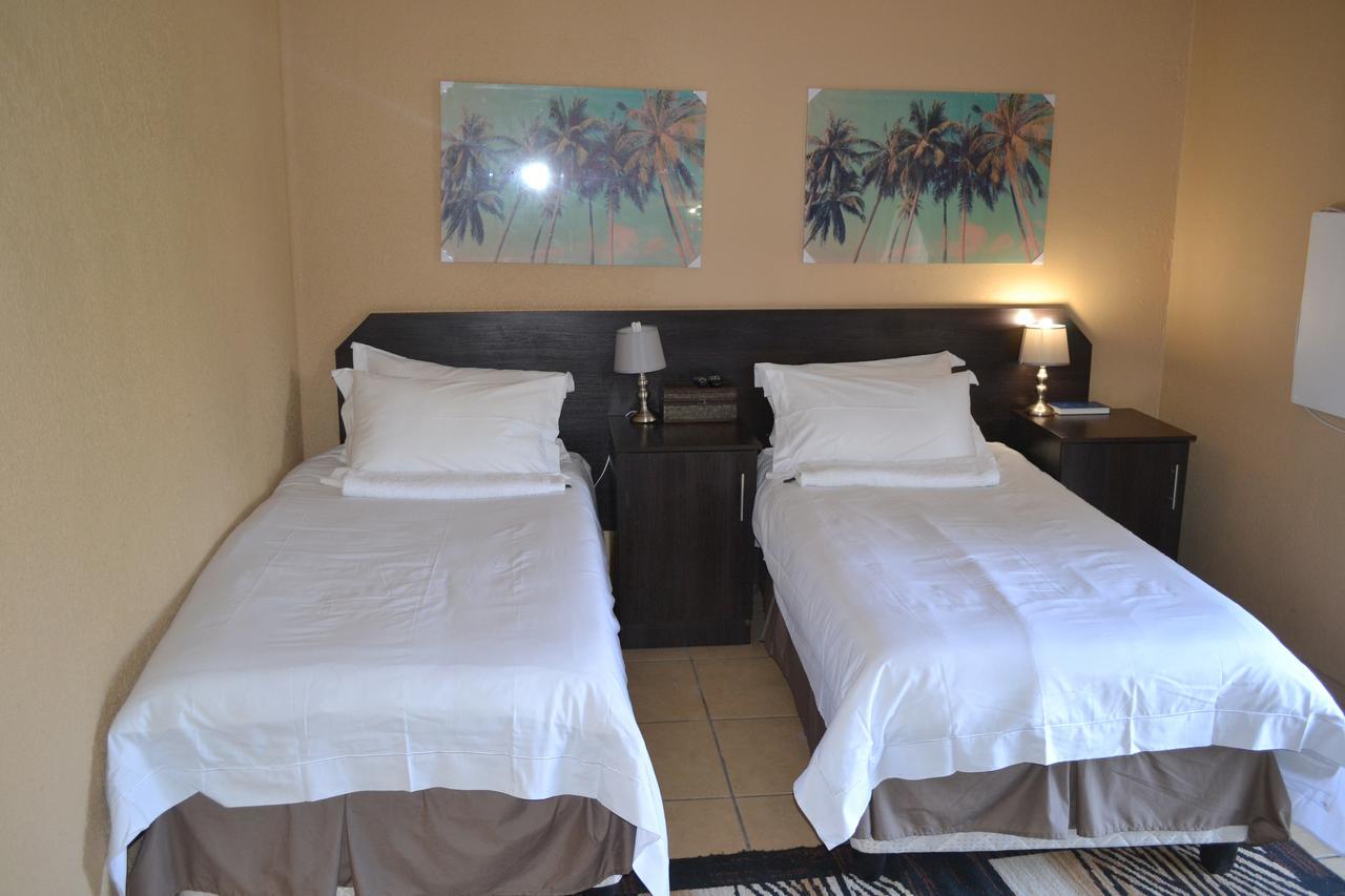 Oasis Of Life Guest House Witbank Ngoại thất bức ảnh