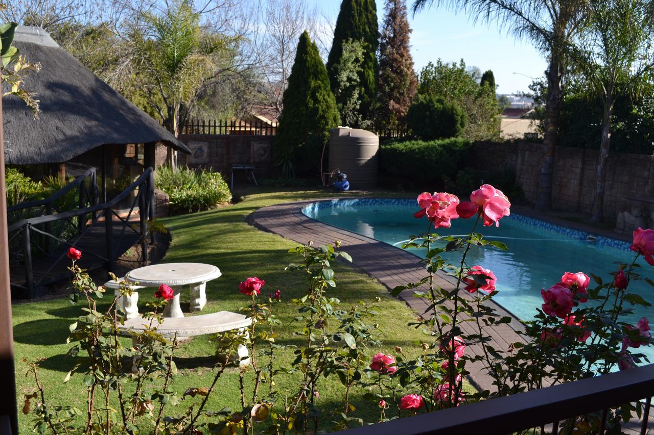 Oasis Of Life Guest House Witbank Ngoại thất bức ảnh