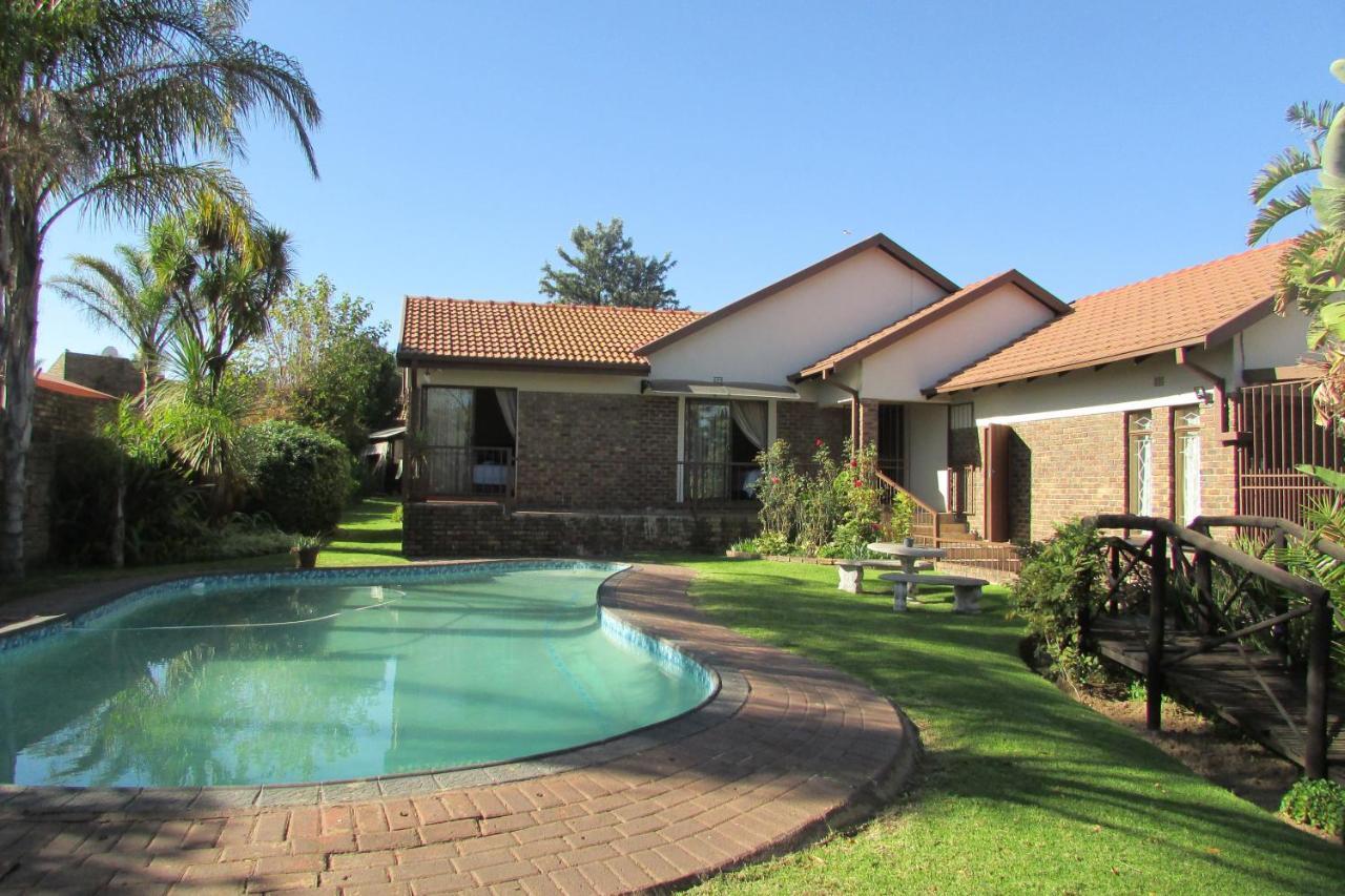 Oasis Of Life Guest House Witbank Ngoại thất bức ảnh