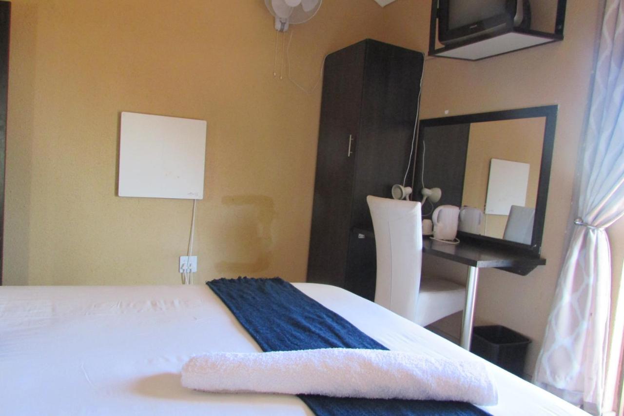 Oasis Of Life Guest House Witbank Ngoại thất bức ảnh