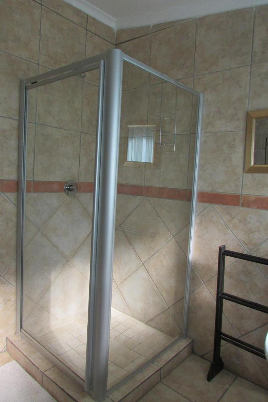 Oasis Of Life Guest House Witbank Ngoại thất bức ảnh