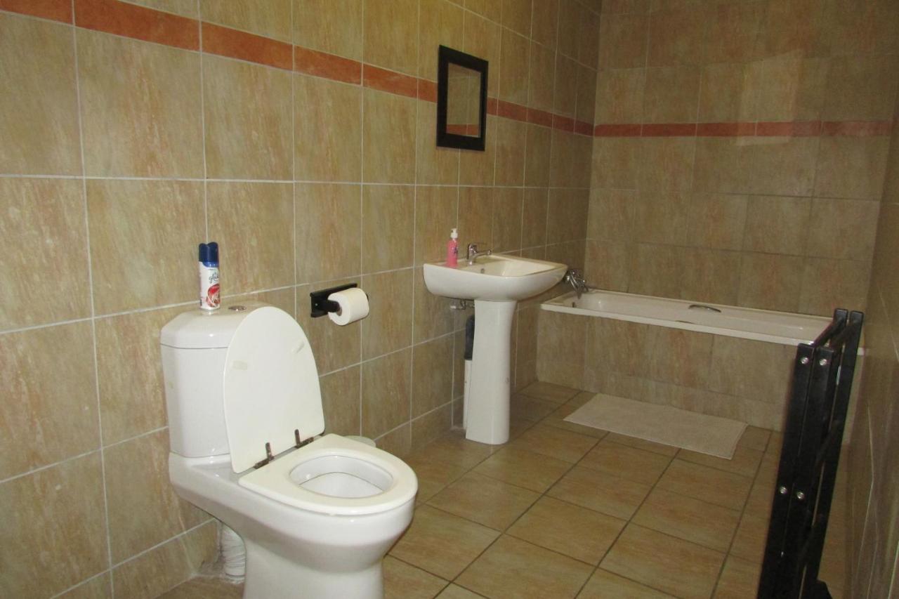 Oasis Of Life Guest House Witbank Ngoại thất bức ảnh